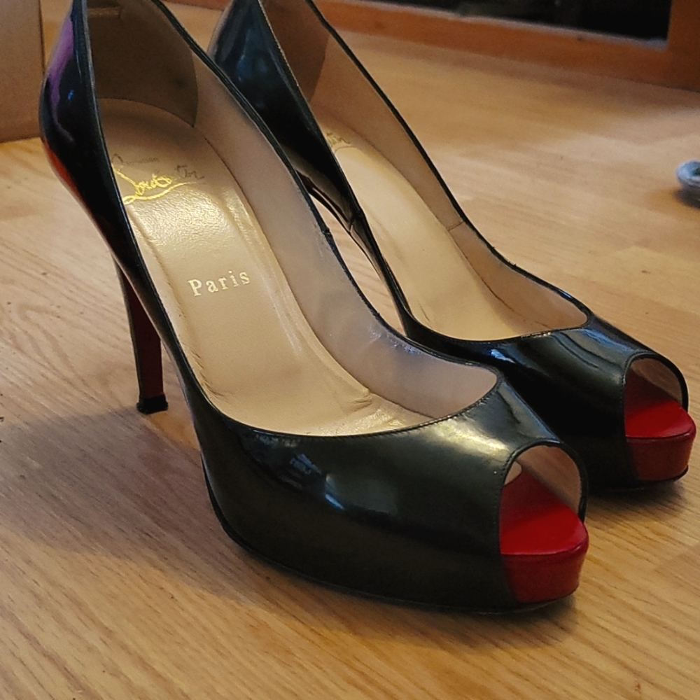 Christian Louboutin Peep Toe 38 Very Prieve